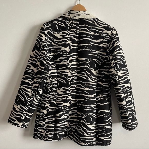 Chico’s Black & White Zebra Printed Jacket Size 1/Medium - Picture 2 of 4